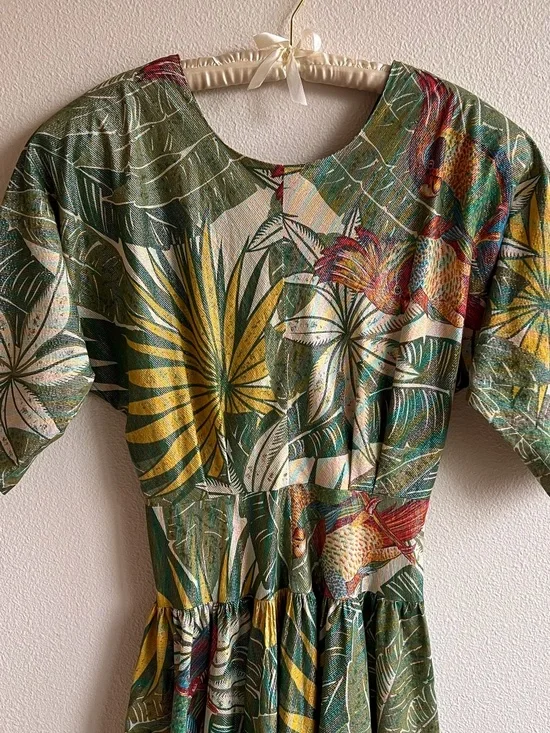 Vintage 1980s Tropical Bird Print Dress With Metallic Threads (L) - Picture 7 of 14